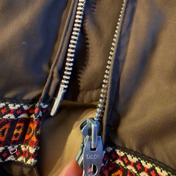 Vintage Canadian Down Parka with Fur-Trim Hood 🇨🇦 size Large - Picture 10 of 16